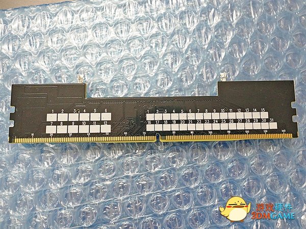 日本现身DDR5转接卡：笔记本的内存也能给台式机用