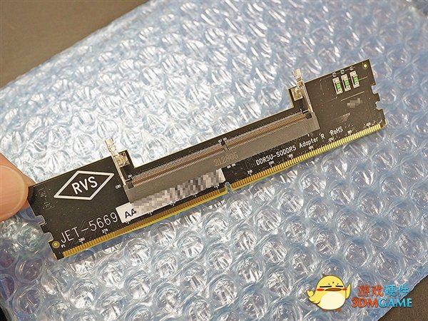 日本现身DDR5转接卡：笔记本的内存也能给台式机用