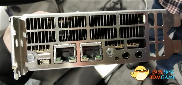 Intel VCA2视频卡拆解：三颗至强、六条内存排排坐