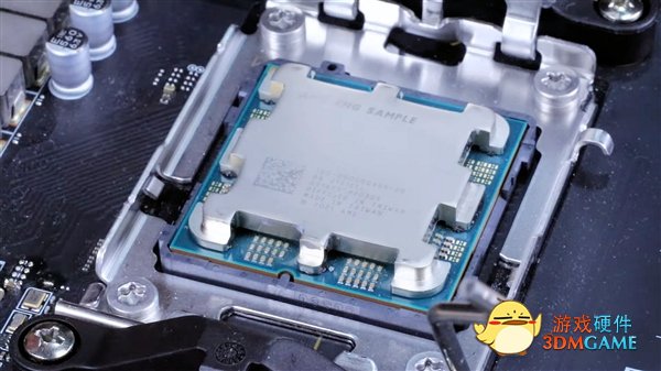 AMD Zen4锐龙7000处理器真身首曝：真是条“八爪鱼