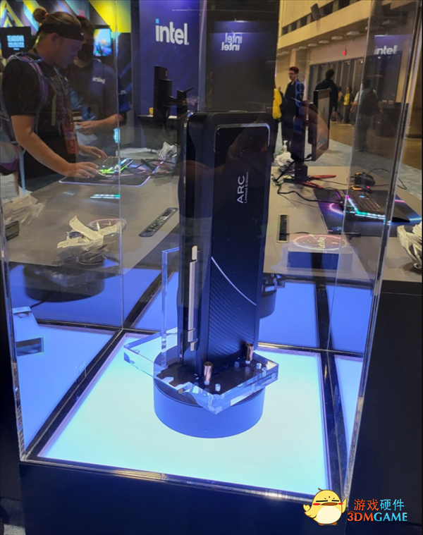 对标RTX 3070 Intel Arc桌面游戏卡真身曝光：好长