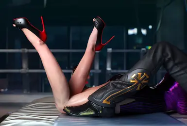 《赛博朋克2077》尖刺高跟鞋套装MOD