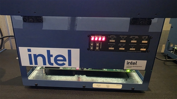 Intel下代處理器Panther Lake首次公開運行：明年大規(guī)模上市