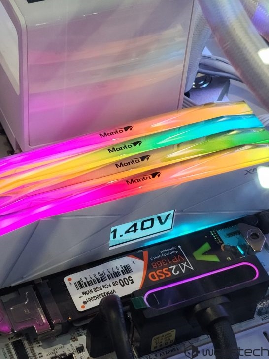 萬(wàn)物皆可屏！全何展出全球首款帶LCD屏DDR5內(nèi)存