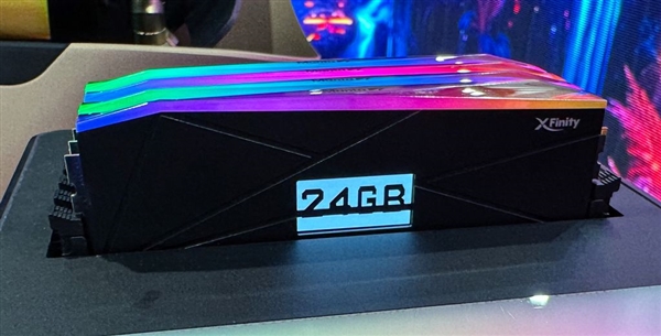 萬(wàn)物皆可屏！全何展出全球首款帶LCD屏DDR5內(nèi)存