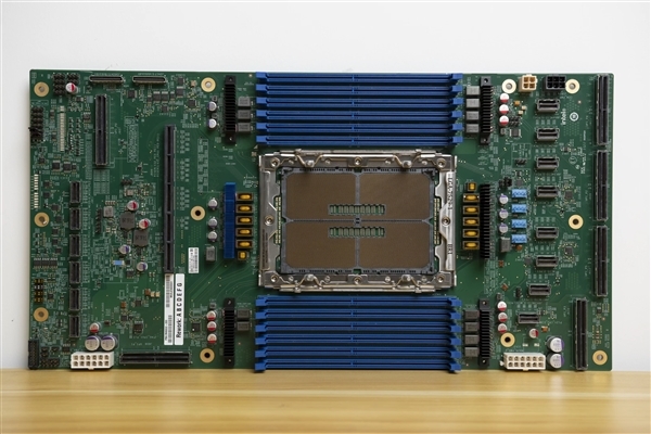 Intel´ǿֻӿLGA9324ŵһͻ1