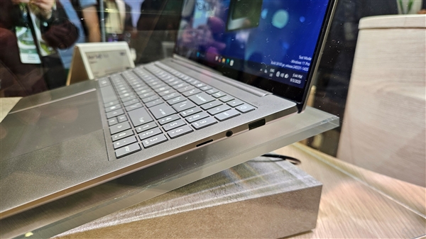 곞Swift 16 AIȫ׿Intel Panther LakeʼǱ