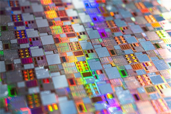 突破供电瓶颈,英特尔代工实现功率传输的跨代际飞跃