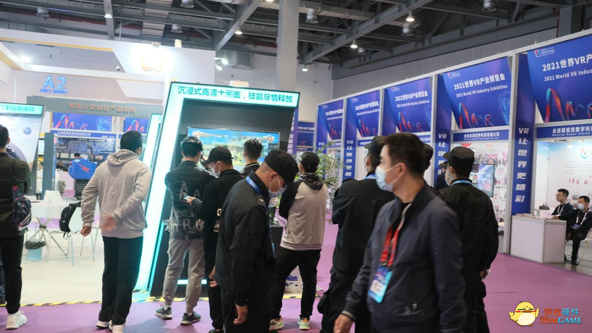 独辟蹊径！新外设游戏眼镜打造“另类VR”