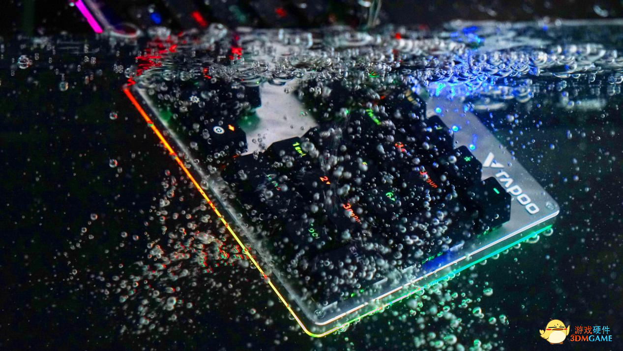 RGB背光，可浸水，雷柏V520RGB合金版幻彩背光防水游戏机械键盘上市