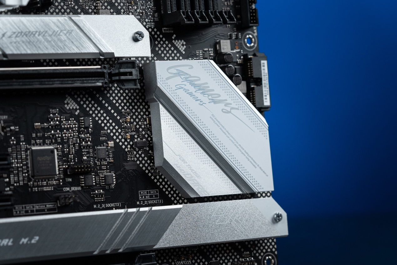 ROG 2022新品发布会 B660吹雪主板C位出道