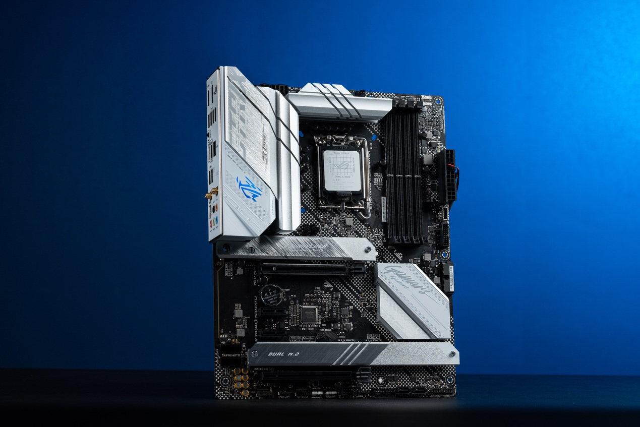 ROG 2022新品发布会 B660吹雪主板C位出道