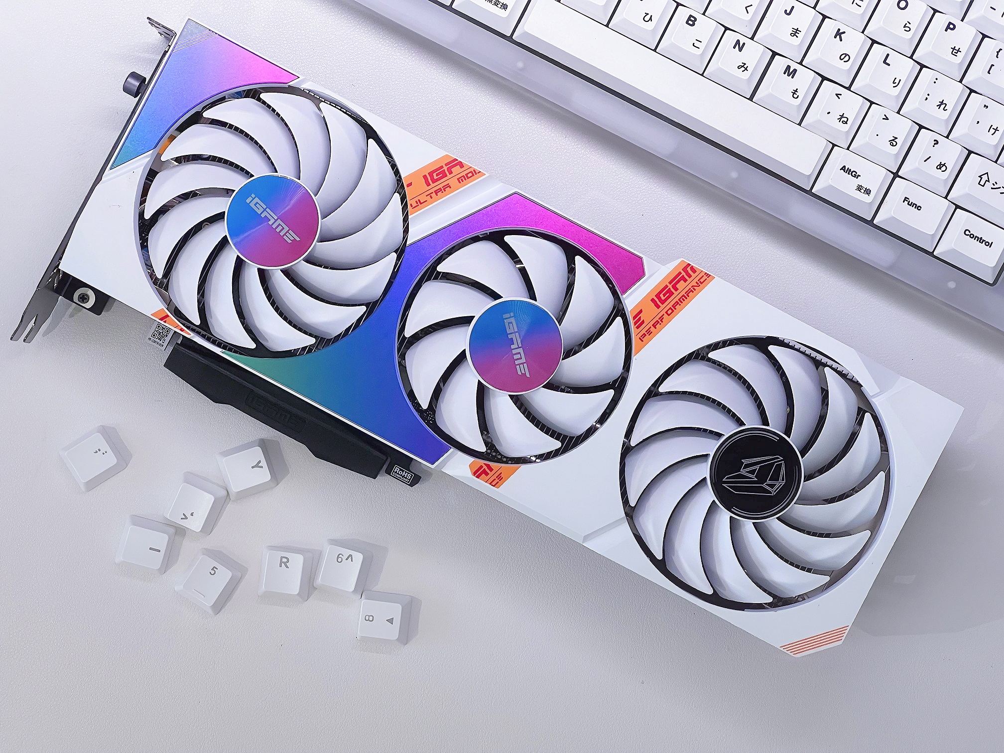 桌搭必备！iGame RTX Ultra显卡打造高颜质白色美学