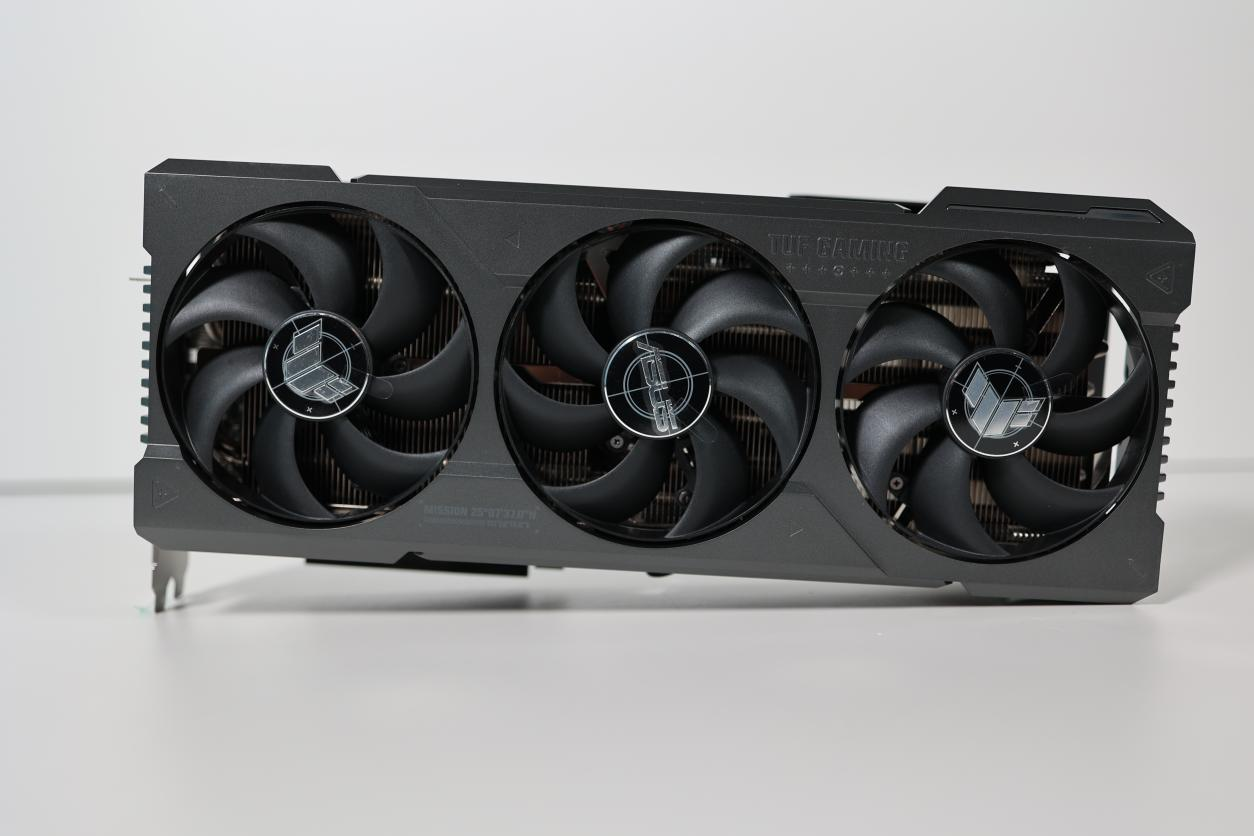 华硕TUF GAMING GeForce RTX 4090 OC显卡测评：极致4K的最佳利器