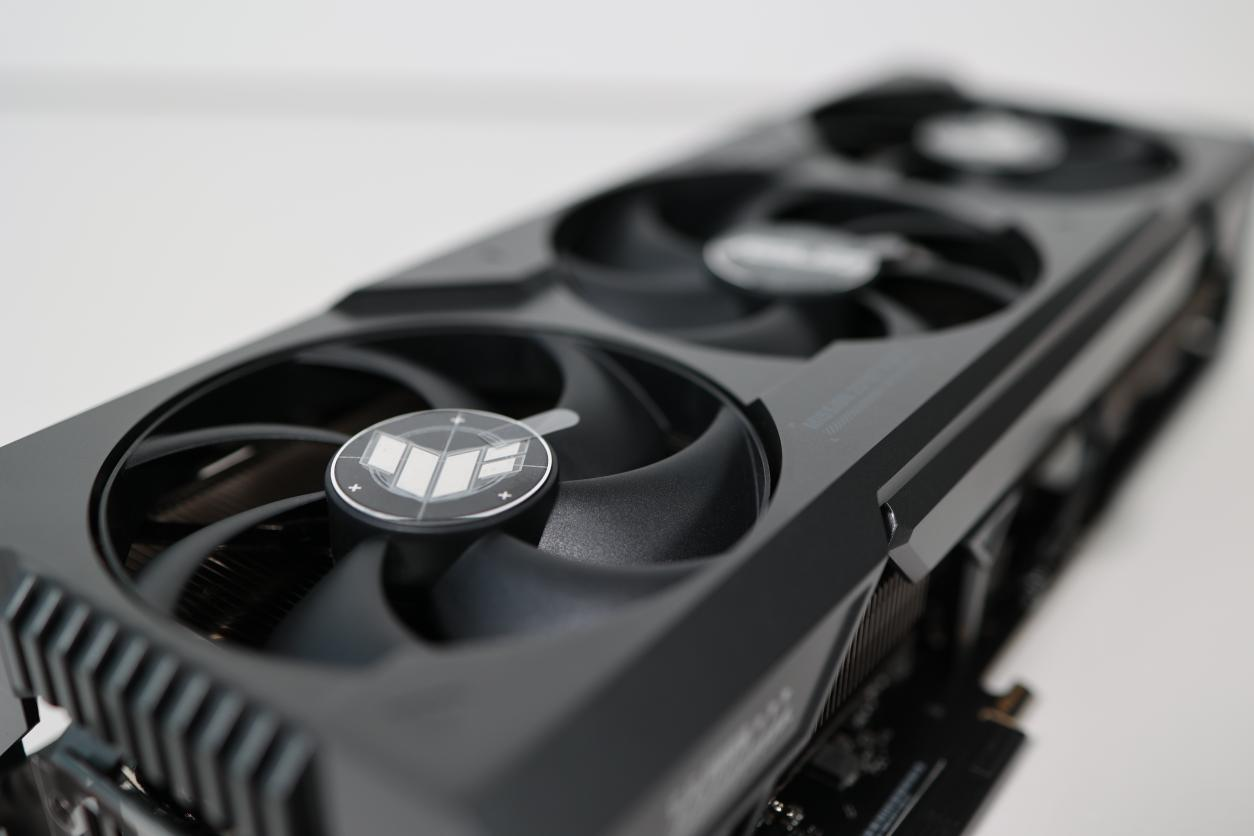 华硕TUF GAMING GeForce RTX 4090 OC显卡测评：极致4K的最佳利器
