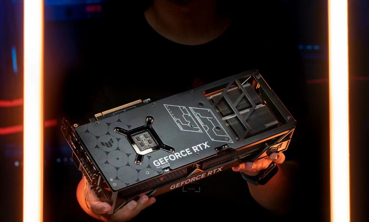 4K游戏极致利器！ 华硕RTX 4090显卡