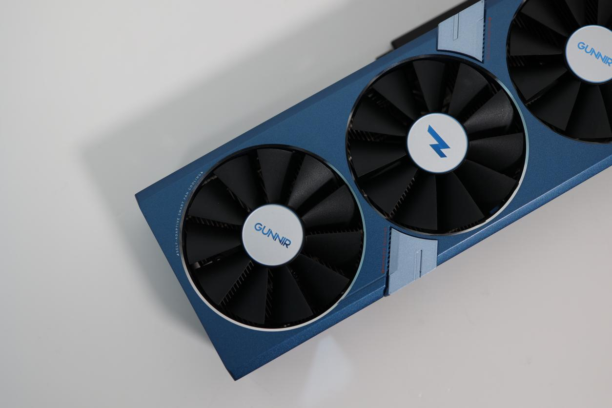 蓝戟 Arc A770 Flux 8G OC显卡测评：超高颜值 超高性价比