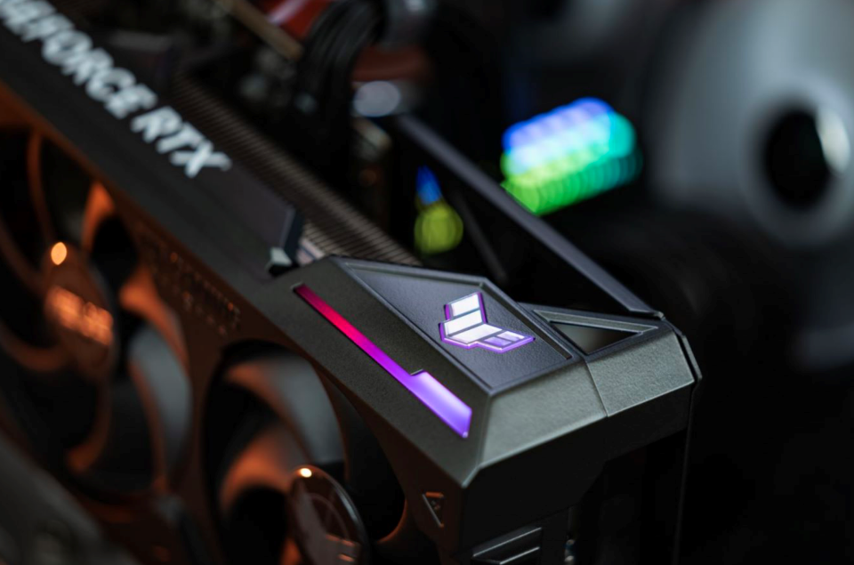火力全开！华硕RTX 4080显卡六边形战士