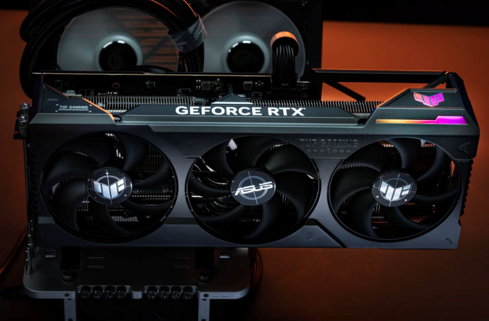 火力全开！华硕RTX 4080显卡六边形战士