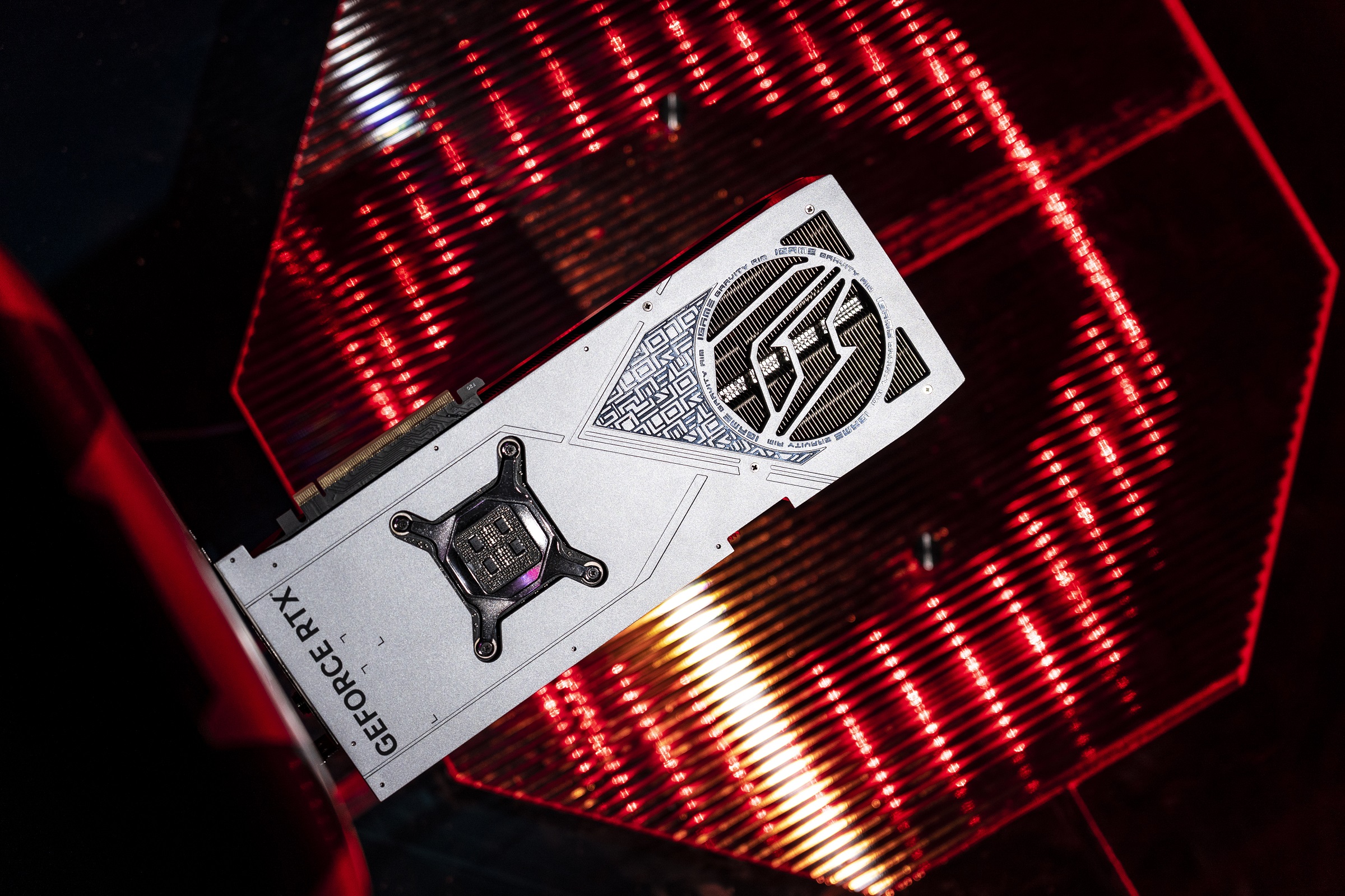 玩游引力！iGame RTX 40系列Advanced的设计美学