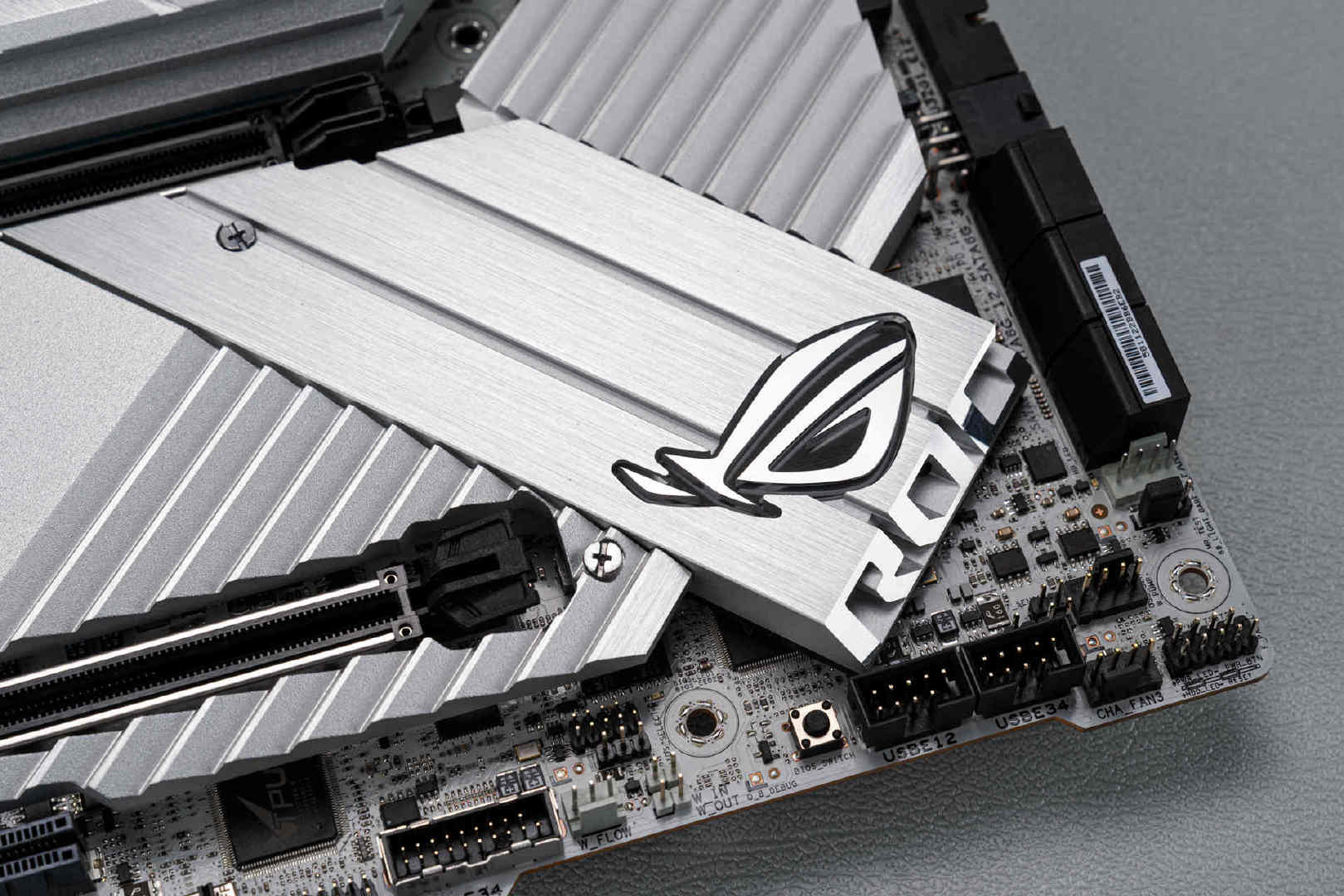 破9GHz！华硕ROG Z790 APEX主板再创超频新纪录
