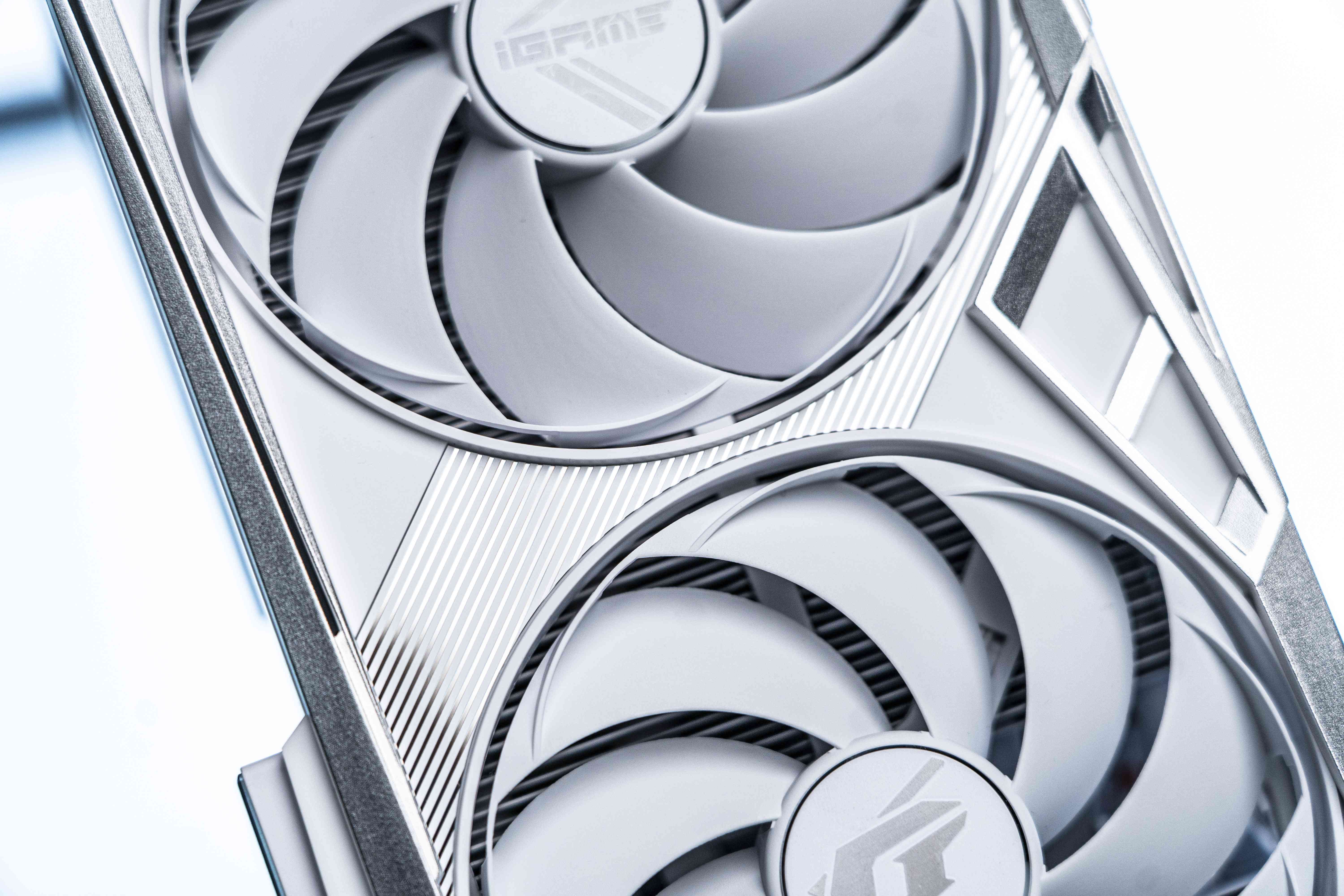 圣装降临！iGame RTX 4090/4080 Vulcan圣洁白正式亮相