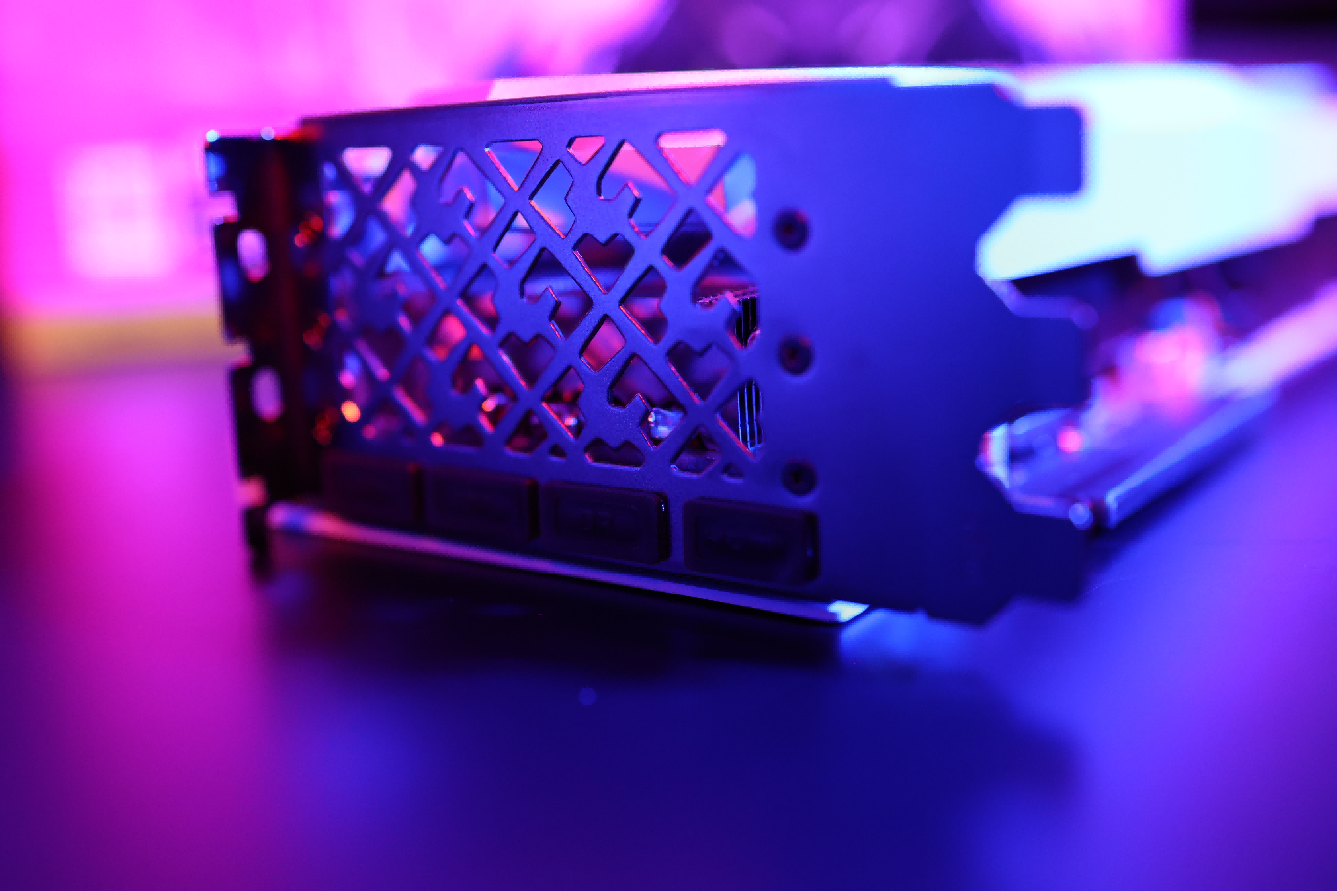 可盐可甜冰淇淋，耕升GeForce RTX 4070 Ti 星极幻姬OC显卡评测