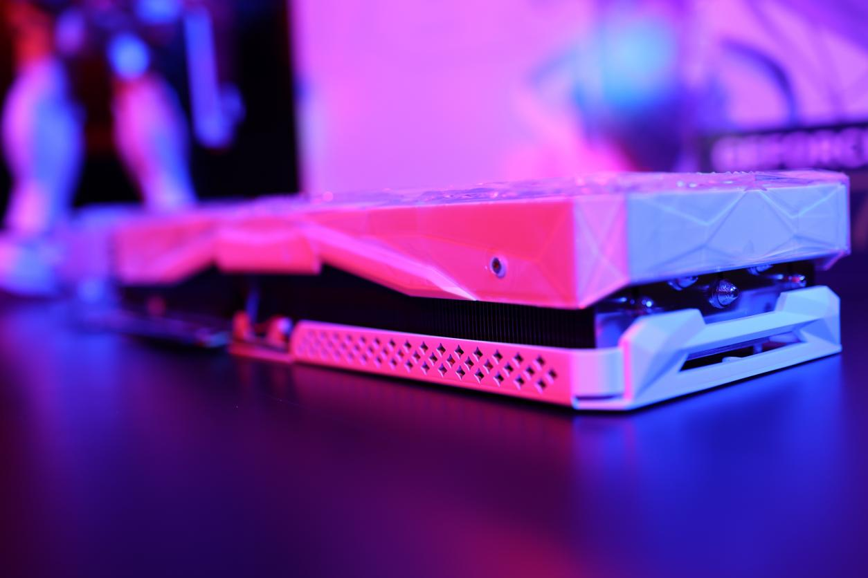 影驰GEFORCE RTX 4070 Ti 星曜OC 评测：兼顾颜值与性能，犹如钻石般闪耀