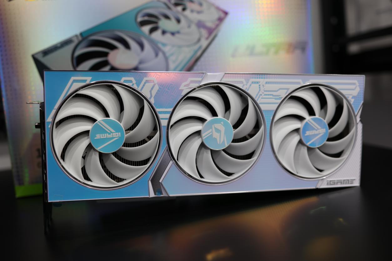 七彩虹 iGame  RTX 4070Ti Ultra W OC评测：艺术与科技的完美融合