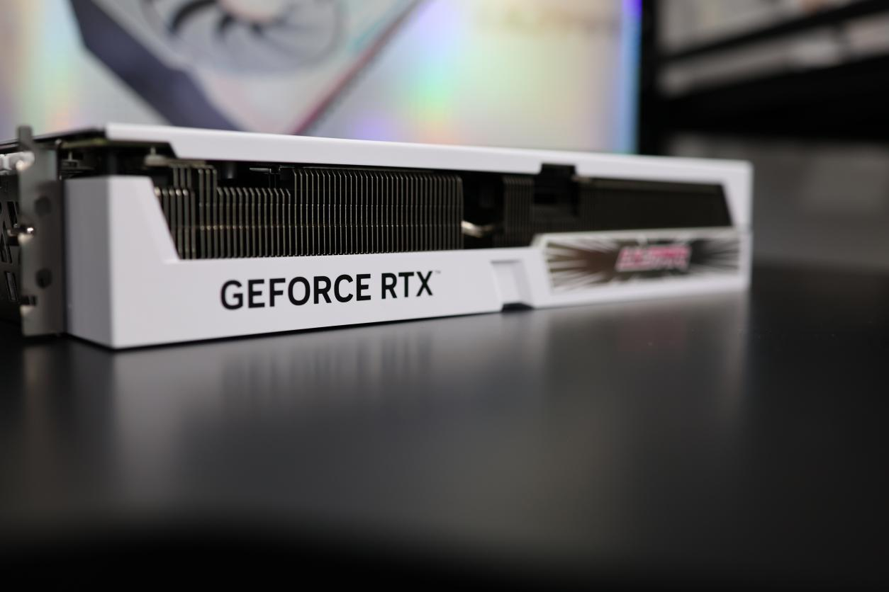 七彩虹 iGame  RTX 4070Ti Ultra W OC评测：艺术与科技的完美融合