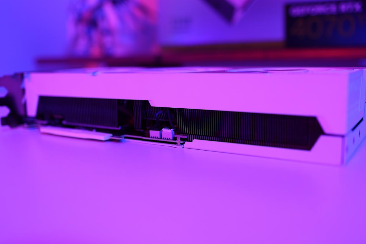 七彩虹 iGame  RTX 4070Ti Ultra W OC评测：艺术与科技的完美融合