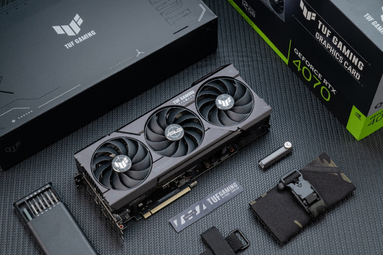 华硕RTX 4070显卡霸”7“登场 高能品质尽显实力