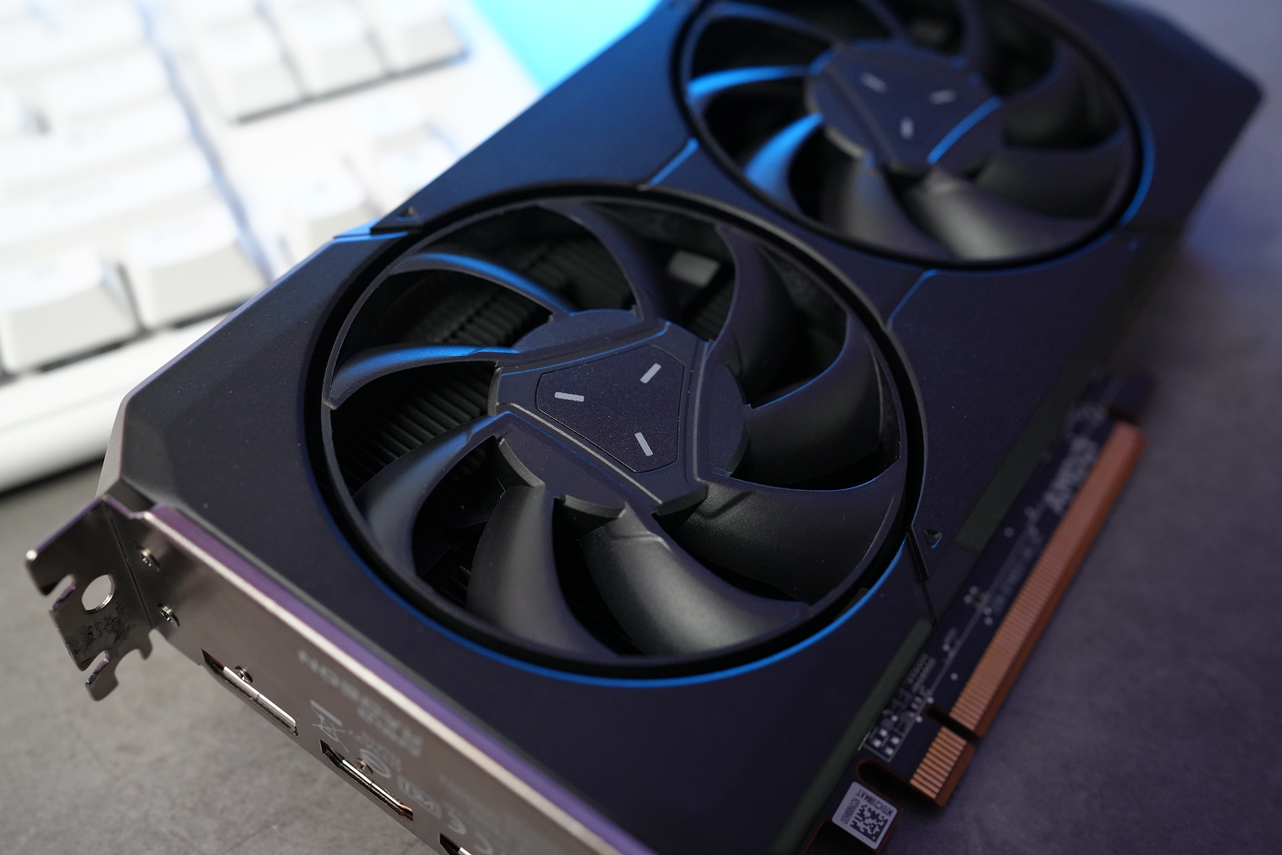 AMD RADEON RX 7600评测：2K价位显卡里的王者