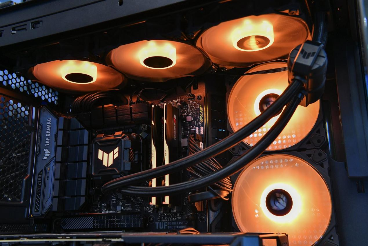 竞化纪元，梦幻联动！ROG×EVA新品发布会登陆BW 2023