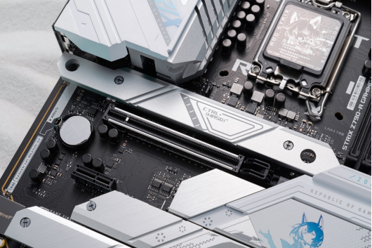 ROG DAY大亮点 雪武战姬现身讲华硕Z790吹雪新主板