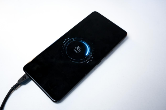 ROG 游戏手机8 PRO评测：打破刻板印象，游戏手机也能实用