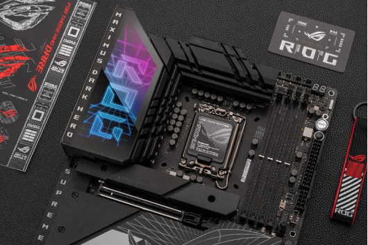 Get爱丽丝Alice情侣电竞房 还看华硕Z790主板