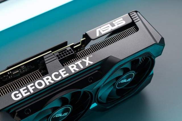 SUPER超能力突破次元壁！华硕巨齿鲨RTX4070 SUPER显卡