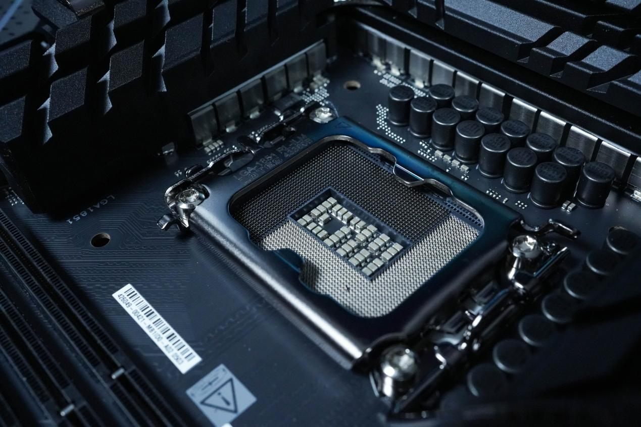 酷睿Ultra9 285K & Ultra5 245K处理器首发评测：全新架构，功耗温度大幅降低