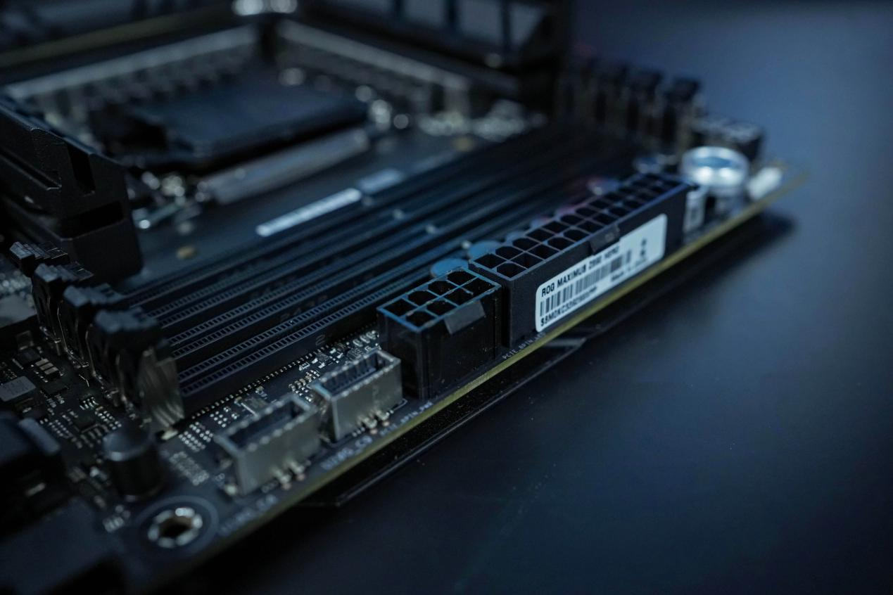 酷睿Ultra9 285K & Ultra5 245K处理器首发评测：全新架构，功耗温度大幅降低