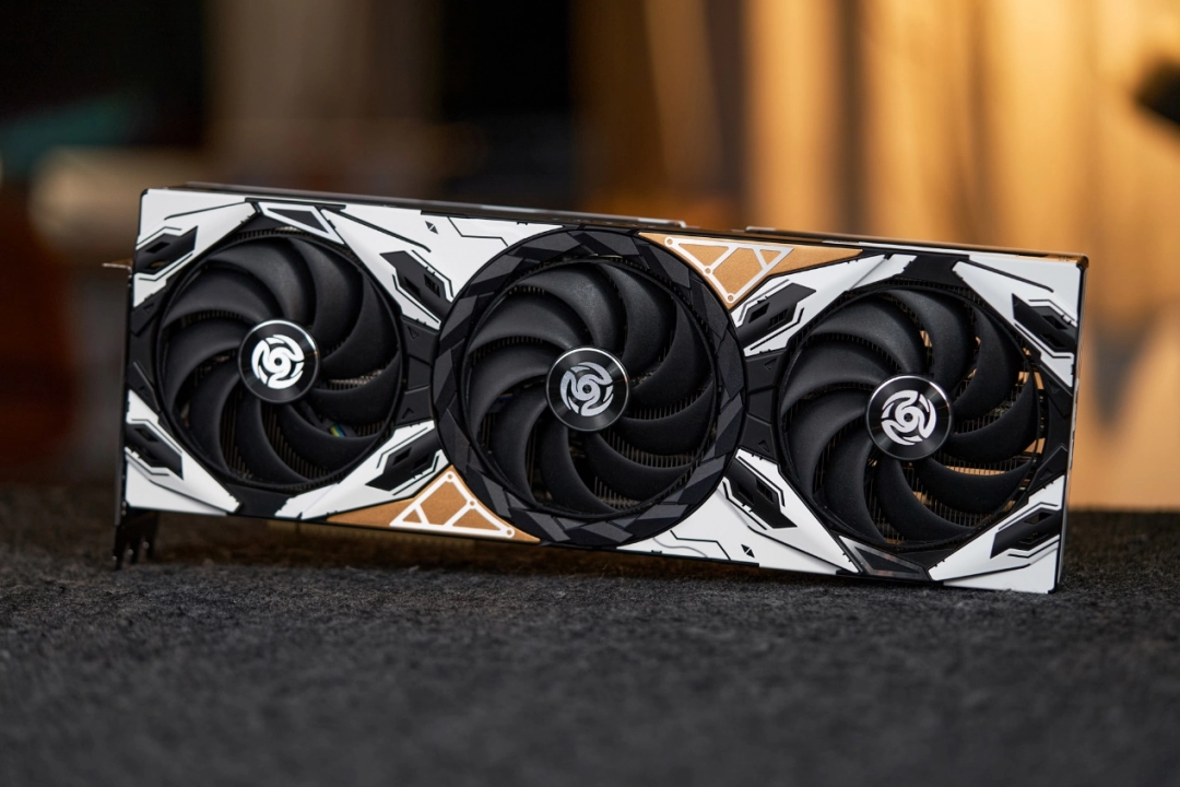 颠覆次世代游戏体验！索泰GeForce RTX 5080 天启 OC显卡