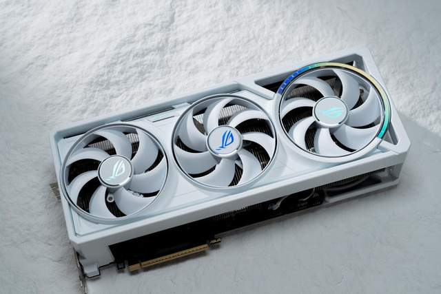 白夜觉醒！ROG ASTRAL白夜神5080显卡盛装出击