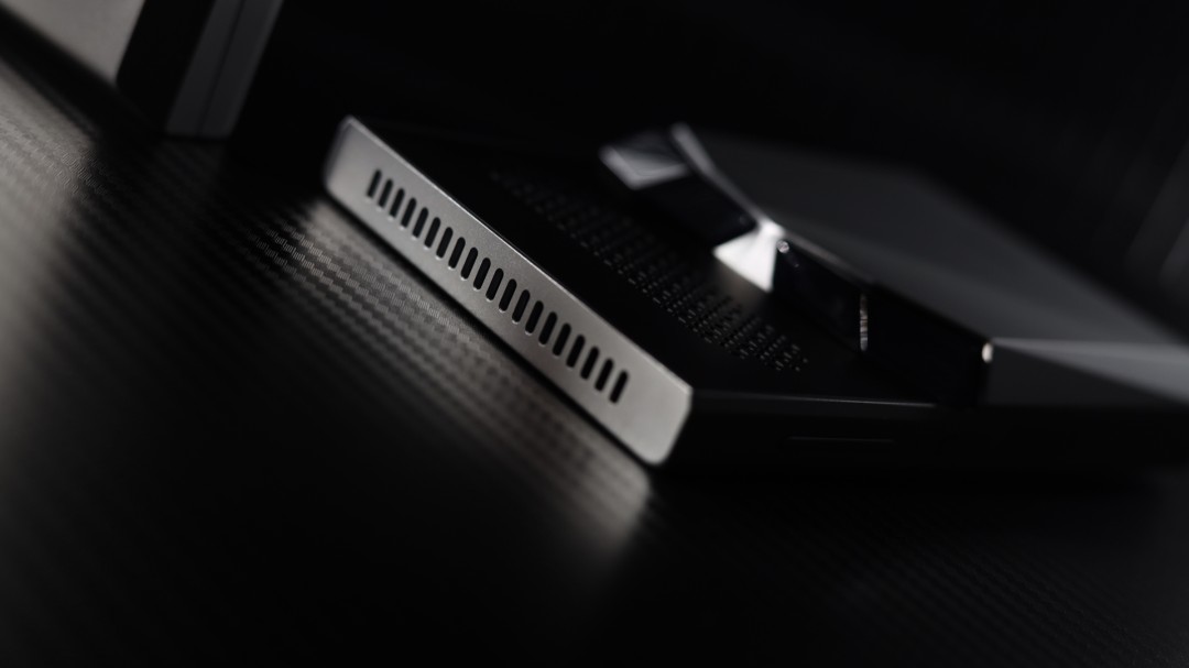 为竖版复古掌机发烧友打造的顶级玩物，AYANEO Pocket VERT 正式亮相