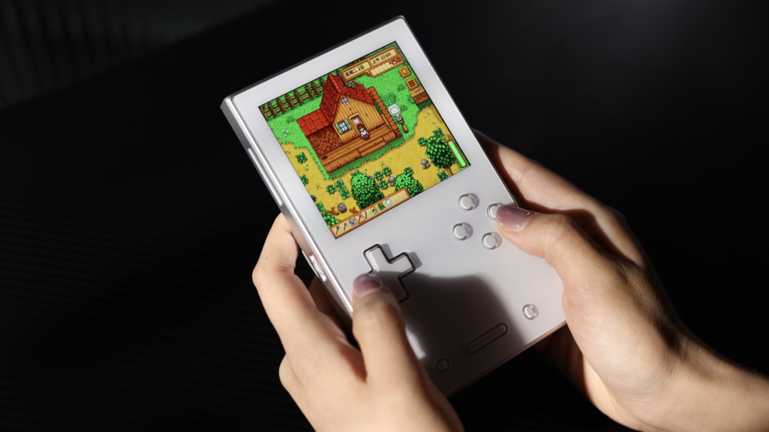 为竖版复古掌机发烧友打造的顶级玩物，AYANEO Pocket VERT 正式亮相