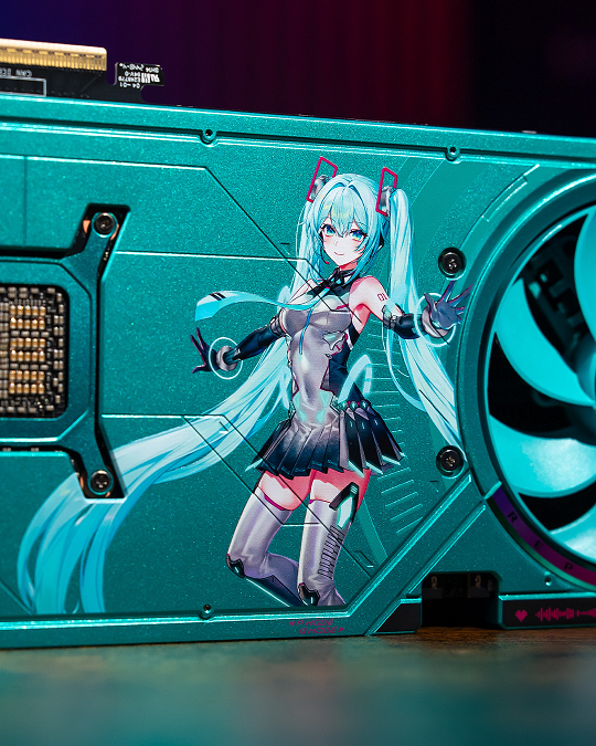 二次元与性能信仰碰撞！ROG夜神RTX5080 RO姬x初音未来版显卡