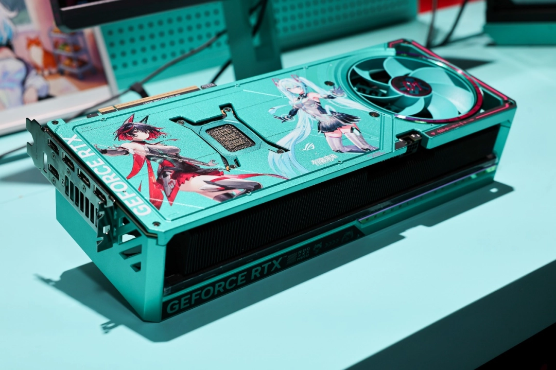 双十二高颜武装！ROG夜神RTX5080 RO姬x初音未来版显卡