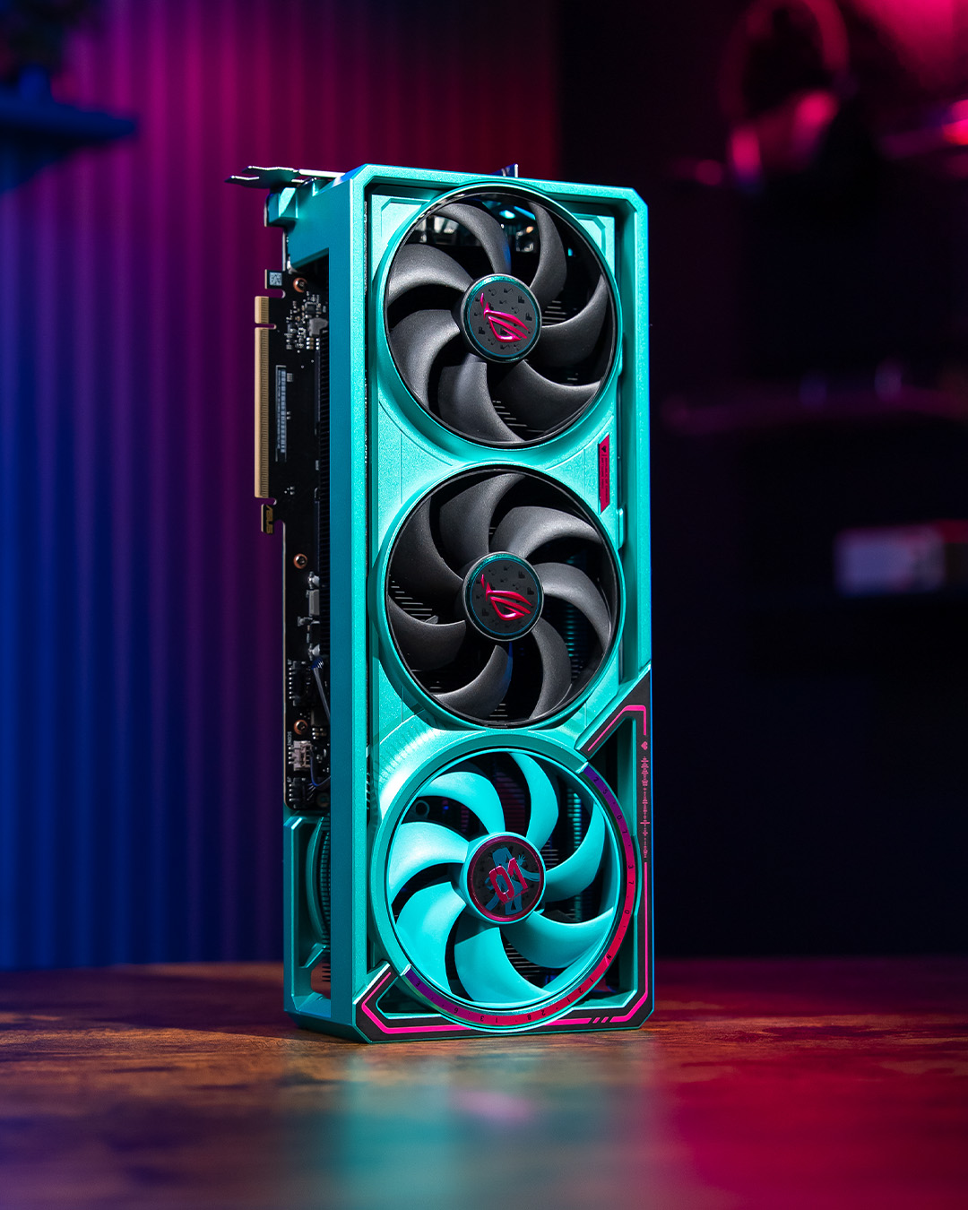 双十二高颜武装！ROG夜神RTX5080 RO姬x初音未来版显卡