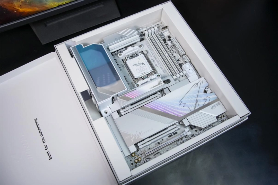 AMD 锐龙7 9850X3D首发评测：站在巨人的肩膀上更快更强