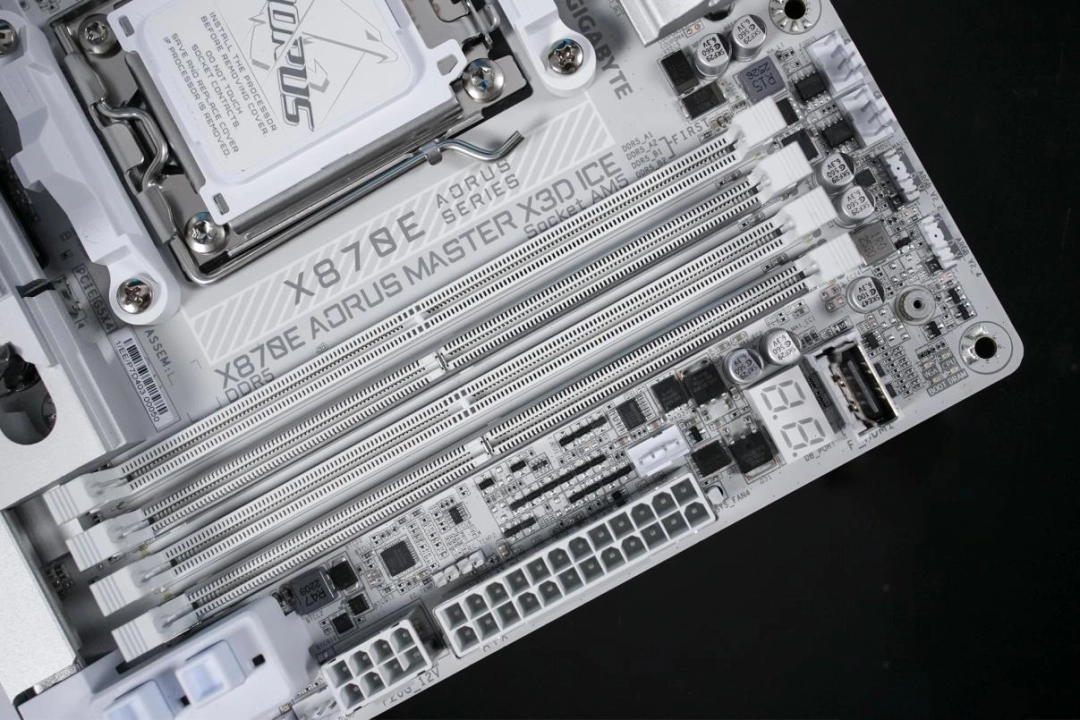 AMD 锐龙7 9850X3D首发评测：站在巨人的肩膀上更快更强