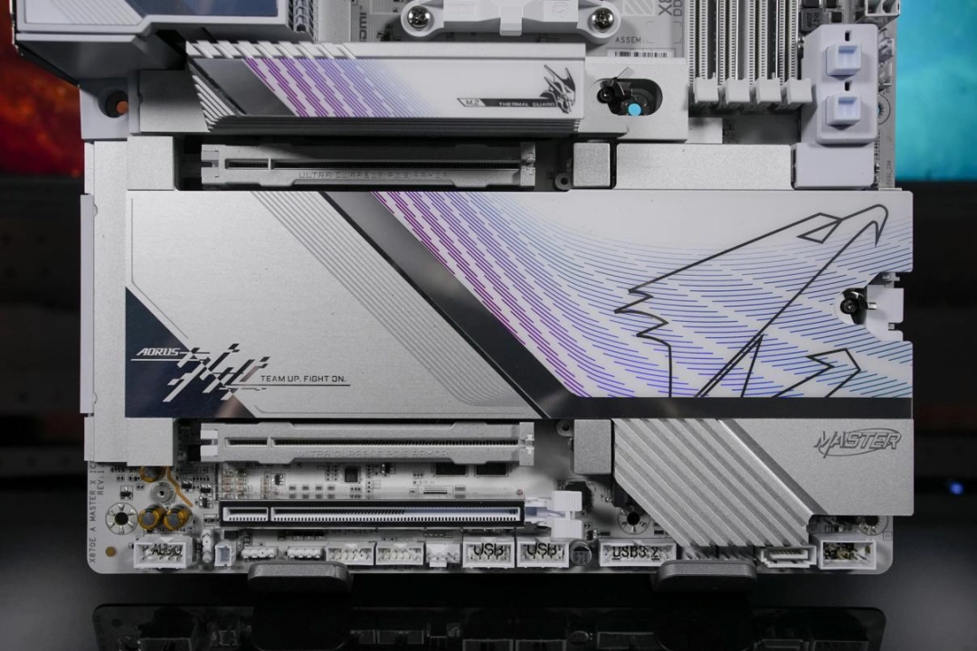 AMD 锐龙7 9850X3D首发评测：站在巨人的肩膀上更快更强